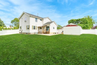 Welcome to this beautiful expanded cape located in Islip. This - photo 24