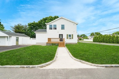 Welcome to this beautiful expanded cape located in Islip. This - photo 25