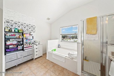 Spacious 5 bedroom, 3 bathroom home in the highly sought after - photo 26