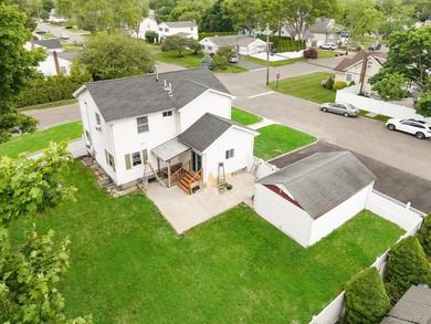 Welcome to this beautiful expanded cape located in Islip. This - photo 27