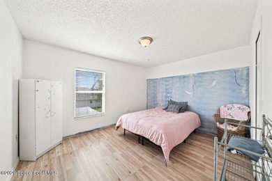 Spacious 5 bedroom, 3 bathroom home in the highly sought after - photo 27