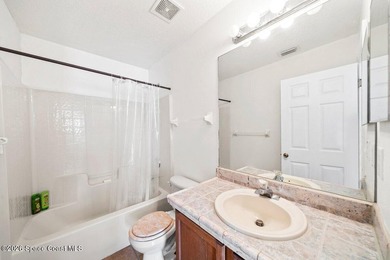 Spacious 5 bedroom, 3 bathroom home in the highly sought after - photo 29