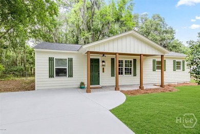 Experience the best of Savannah living in this beautifully - photo 1