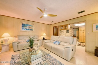 Beautifully maintained & upgraded 4/3 home on a quiet dead-end - photo 31