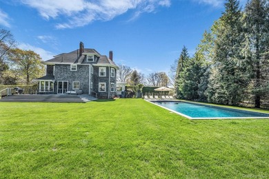 Nestled on one of the most sought-after streets in Bellport - photo 40