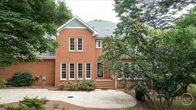Beautiful Brick home settled on over 2 acres in popular Oconee - photo 2
