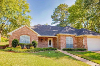 Welcome Home. As you walk into this beautiful home, it opens - Lake Home For Sale in Hideaway, Texas