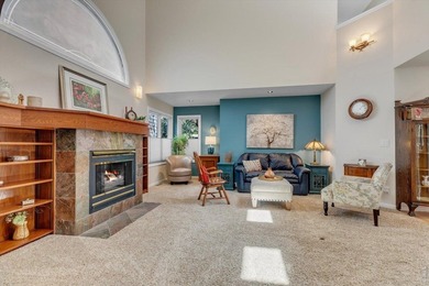 Nestled on a quiet Boulder cul-de-sac, this beautifully - photo 1