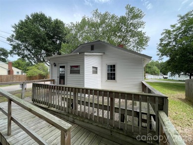 Charming, corner lot home with back deck and fenced back yard - photo 25