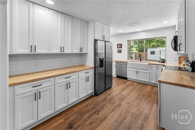 Beautifully renovated brick ranch in the heart of Windsor Forest - photo 10
