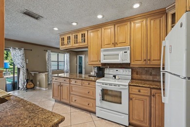 Welcome to your private lakeside retreat located in the heart of - photo 3