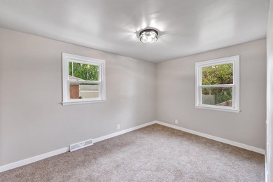 Welcome home to this beautifully remodeled 3 bed, 1 bath home in - photo 13