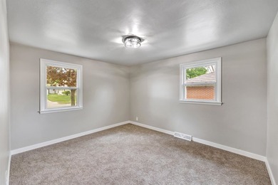 Welcome home to this beautifully remodeled 3 bed, 1 bath home in - photo 15