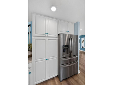 This 3-BD, 3.5-BA, 2,978-sq-ft 2-story fully renovated home - photo 18