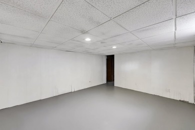 Welcome home to this beautifully remodeled 3 bed, 1 bath home in - photo 21