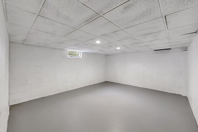 Welcome home to this beautifully remodeled 3 bed, 1 bath home in - photo 22