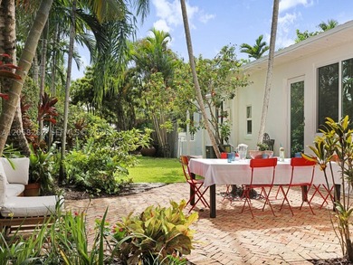 A Dreamy Art Deco Corner Lot Gem in the Heart of - photo 4