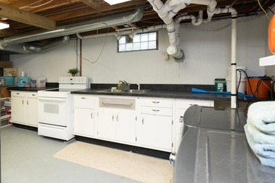 This 3-BD, 3.5-BA, 2,978-sq-ft 2-story fully renovated home - photo 37