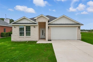 Lake Home For Sale in West Tawakoni, Texas