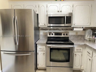 Beautiful, nicely furnished 2nd-floor unit available for - photo 3