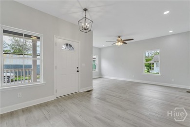 WELCOME HOME TO THIS DOLL HOUSE!!! THIS BEAUTIFUL MIDTOWN HOME - photo 4