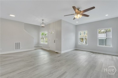 WELCOME HOME TO THIS DOLL HOUSE!!! THIS BEAUTIFUL MIDTOWN HOME - photo 5