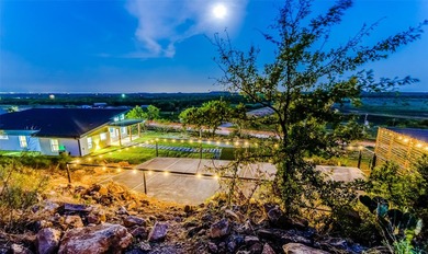 Charming Lake House Retreat with Breathtaking 180 degrees Views - photo 7