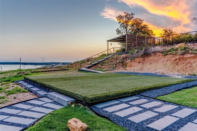 Charming Lake House Retreat with Breathtaking 180 degrees Views - photo 8
