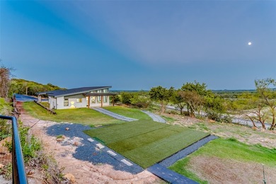 Charming Lake House Retreat with Breathtaking 180 degrees Views - photo 9