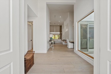 Modern residence in the most perfect setting offering iconic - photo 5