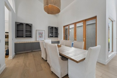Modern residence in the most perfect setting offering iconic - photo 8