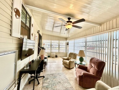 This beautifully maintained one-bedroom, one-bath mobile home - photo 2