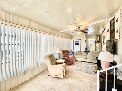 This beautifully maintained one-bedroom, one-bath mobile home - photo 4