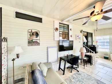 This beautifully maintained one-bedroom, one-bath mobile home - photo 5
