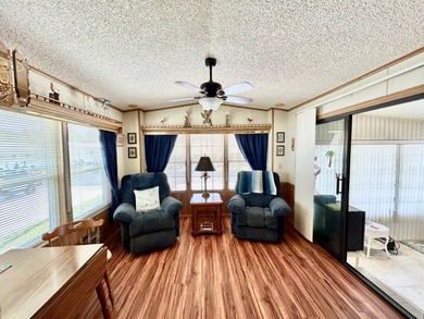 This beautifully maintained one-bedroom, one-bath mobile home - photo 6