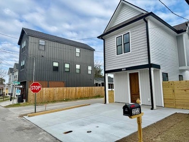 CUSTOM NEW CONSTRUCTION on an up and coming area with many new - photo 30