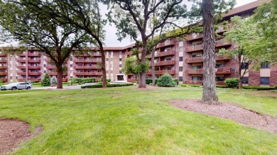 Lake Home For Sale in Bloomingdale, Illinois
