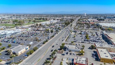 Located in a highly visible commercial district in Huntington - photo 4