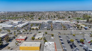 Located in a highly visible commercial district in Huntington - photo 6