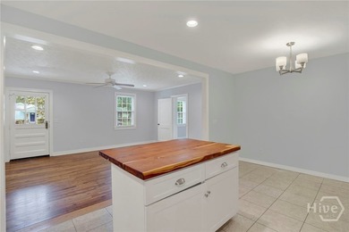 Welcome home to this beautifully updated 4 bedroom, 2 bathroom - photo 8
