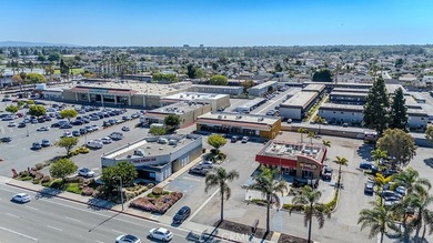 Located in a highly visible commercial district in Huntington - photo 9