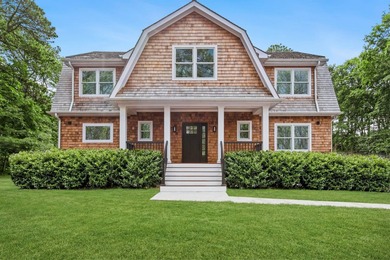 Welcome to this newly renovated, New England-inspired colonial - photo 1