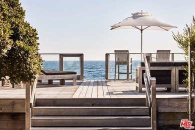 Completely rebuilt architectural residence in the guard-gated - photo 3