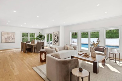 Welcome to this newly renovated, New England-inspired colonial - photo 4