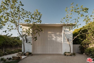 Completely rebuilt architectural residence in the guard-gated - photo 6