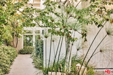 Completely rebuilt architectural residence in the guard-gated - photo 7