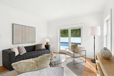 Welcome to this newly renovated, New England-inspired colonial - photo 7