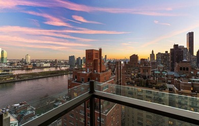 Massive Four-Bedroom Residence with Triple Exposures and Iconic - photo 4