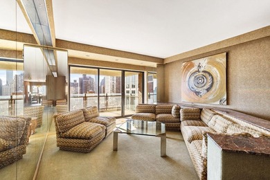 Massive Four-Bedroom Residence with Triple Exposures and Iconic - photo 8