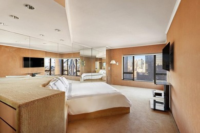 Massive Four-Bedroom Residence with Triple Exposures and Iconic - photo 10